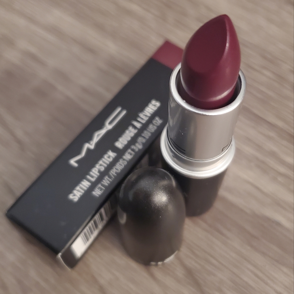 NEW MAC Lipstick 819 Rebel